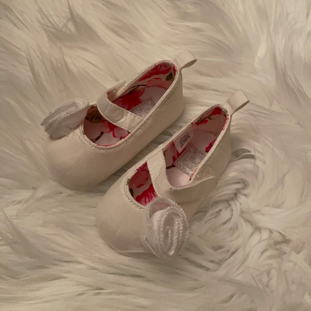 Soft baby rosette white shoes, size 1